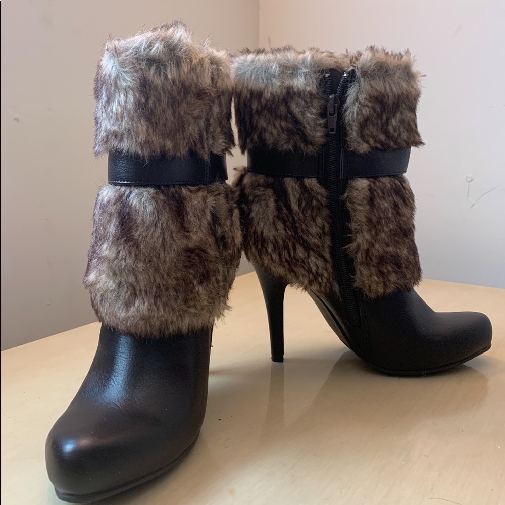 Boots - Picture 4 of 4